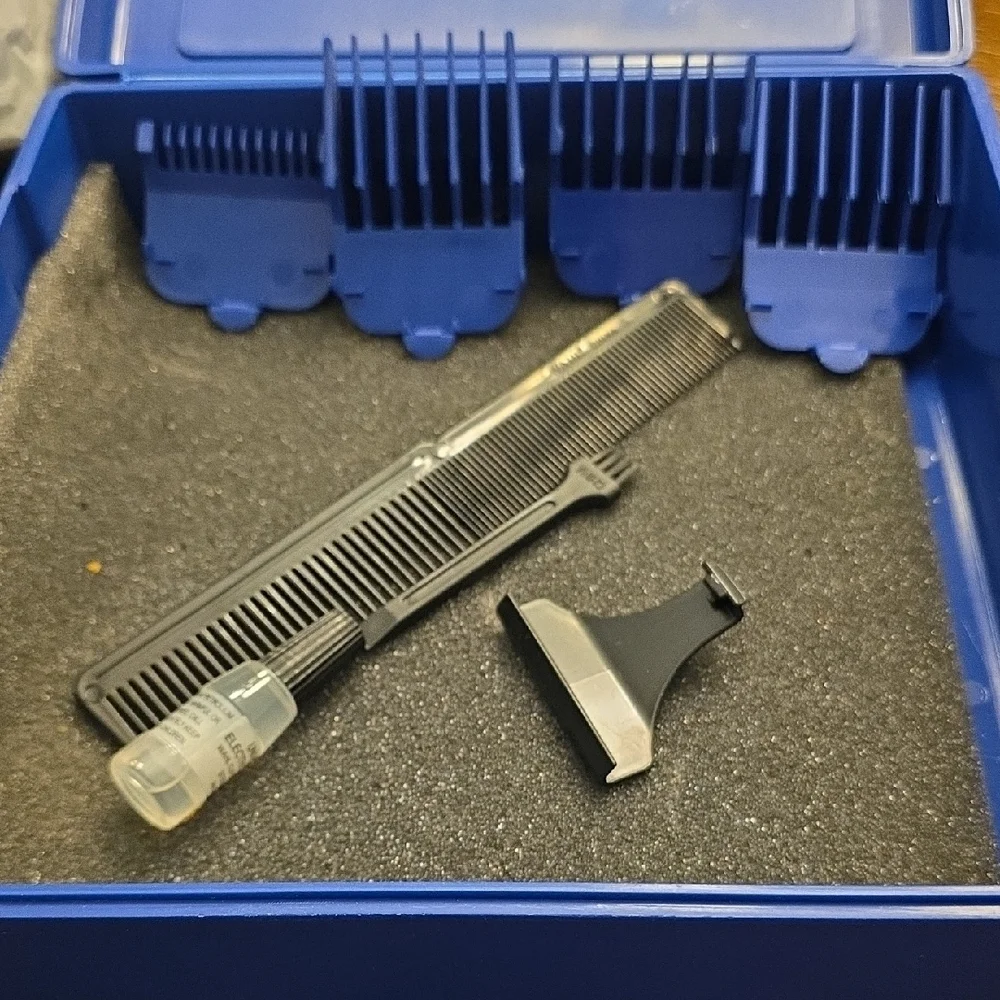 Wahl Blue and Yellow Grooming Tool